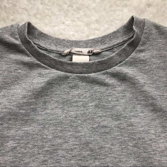 H&M Other - H&M Girls Sparkly Crew Neck Sweatshirt 8-10 H&M Other - H&M Girls Sparkly Crew Neck Sweatshirt 8-10